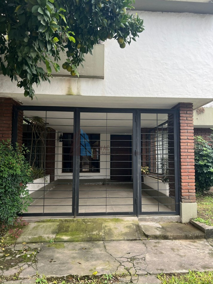 HERMOSA CASA EN BARRIO OBISPO PIEDRABUENA