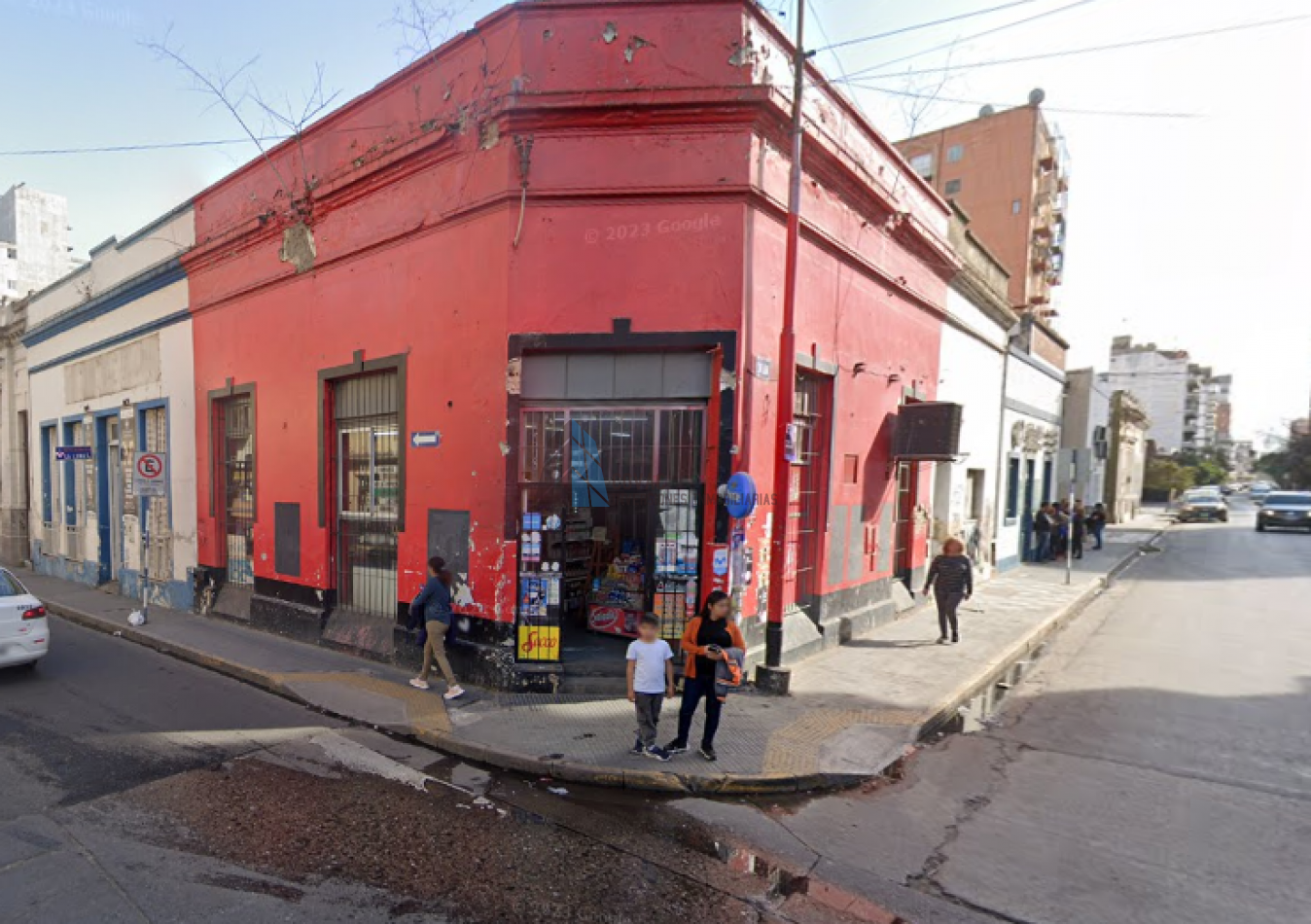 FONDO DE COMERCIO EN IMPORTANTE ESQUINA DE BARRIO NORTE