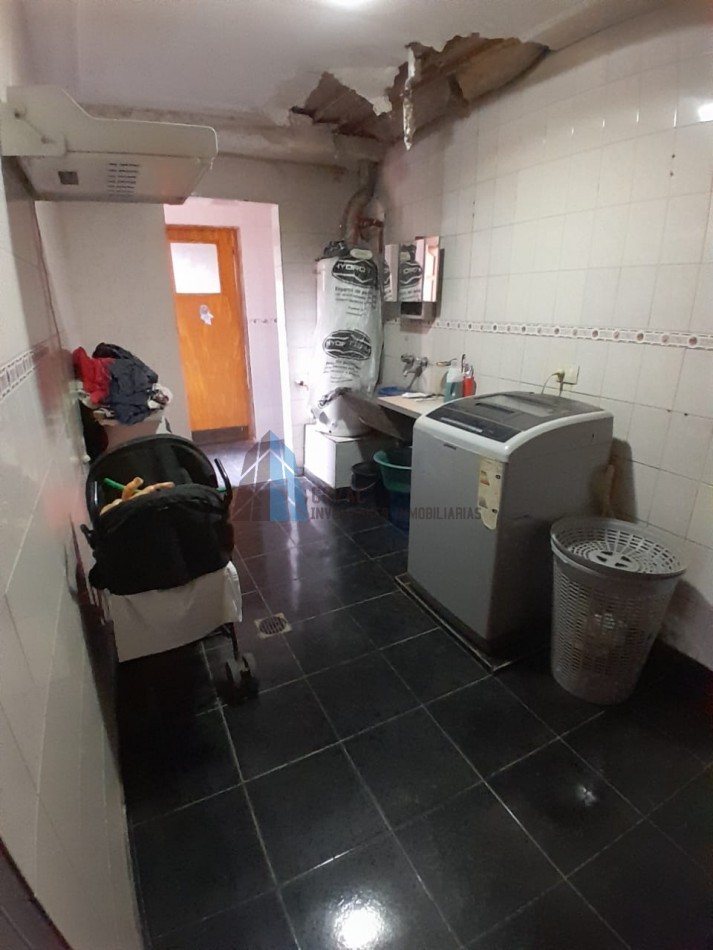 AMPLIA CASA EN VENTA 5 DORMITORIOS