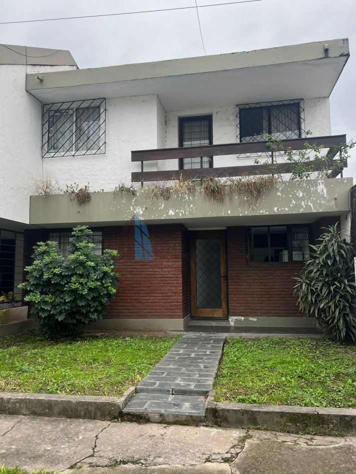 HERMOSA CASA EN BARRIO OBISPO PIEDRABUENA