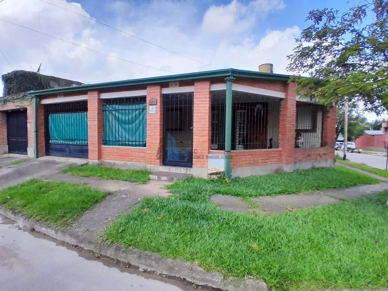 CASA EN VENTA 3 DORMITORIOS VILLA CARMELA