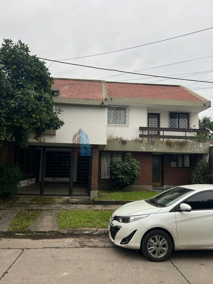HERMOSA CASA EN BARRIO OBISPO PIEDRABUENA