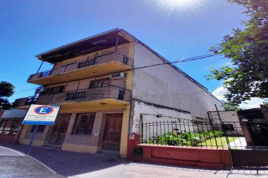IMPORTANTE LOCAL COMERCIAL EN 3 PLANTAS