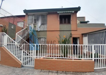 Casa de 2 Plantas con Entrada Independiente y Garage | Ecuador 2500